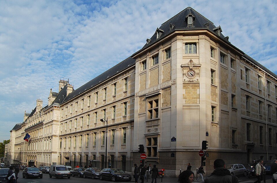 Best Schools in Paris