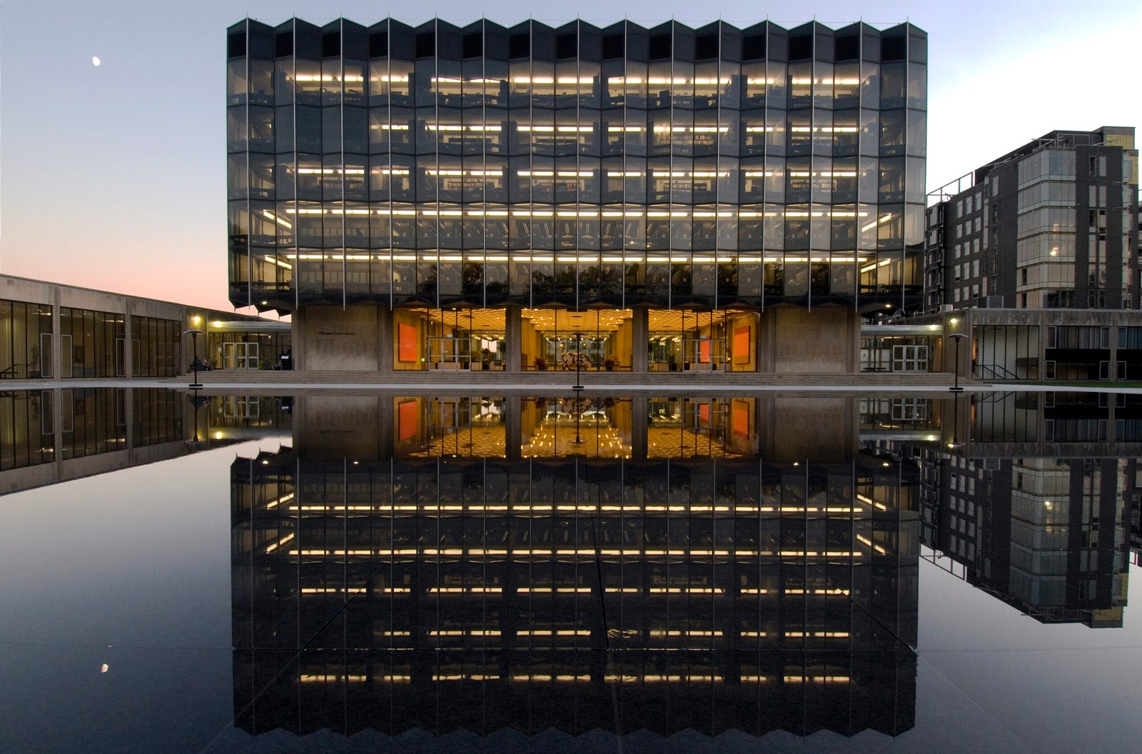 Top 6 Best Law Schools in the US (2025) – Rankings, Careers & Admissions