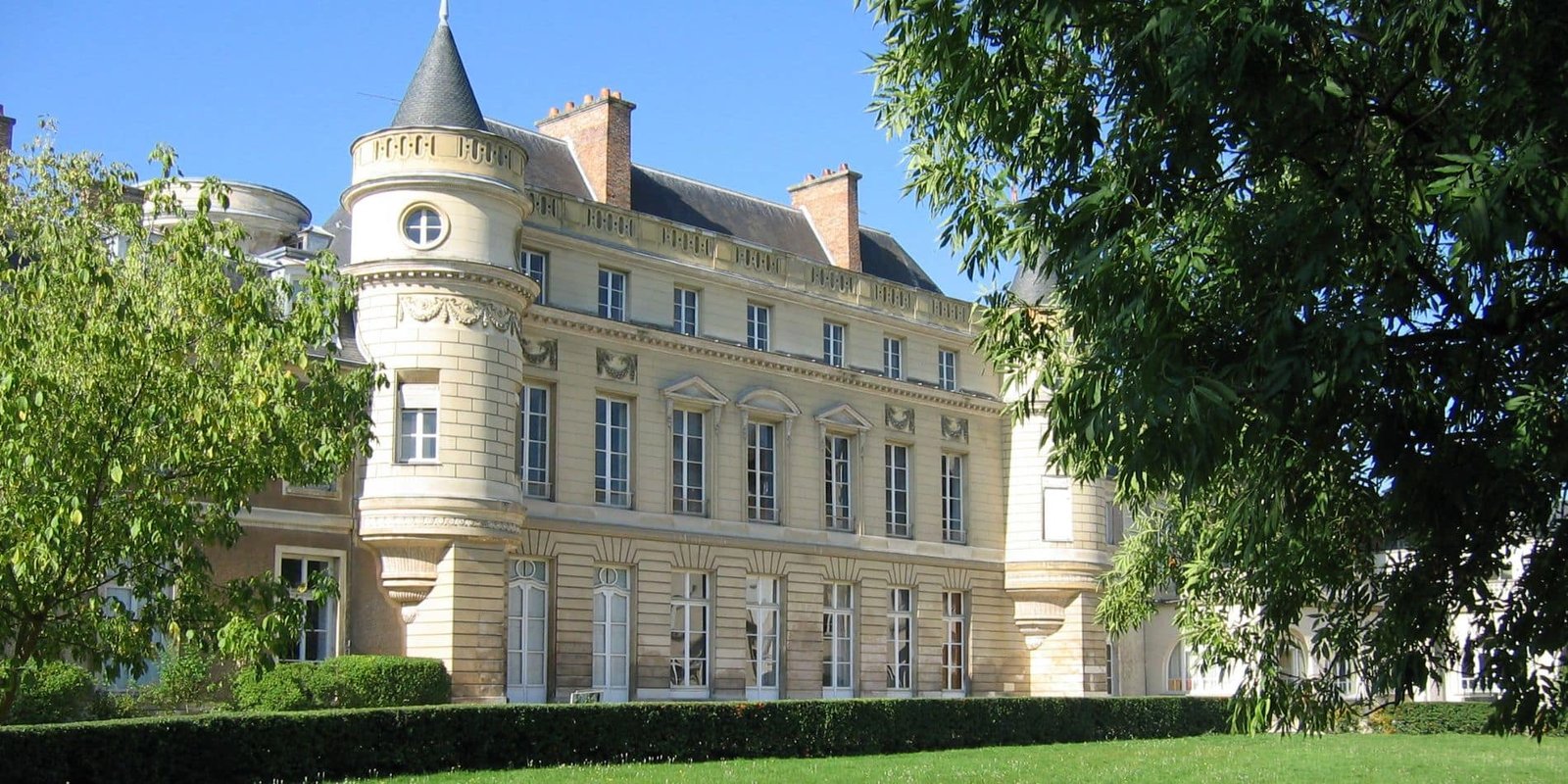Best Schools in Paris