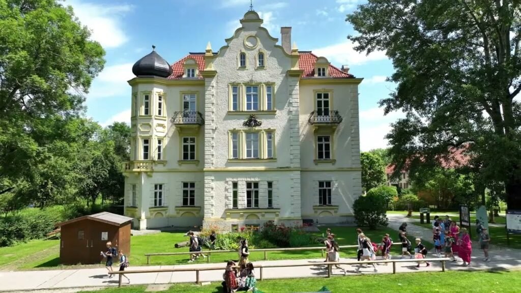 Munich International School (MIS)