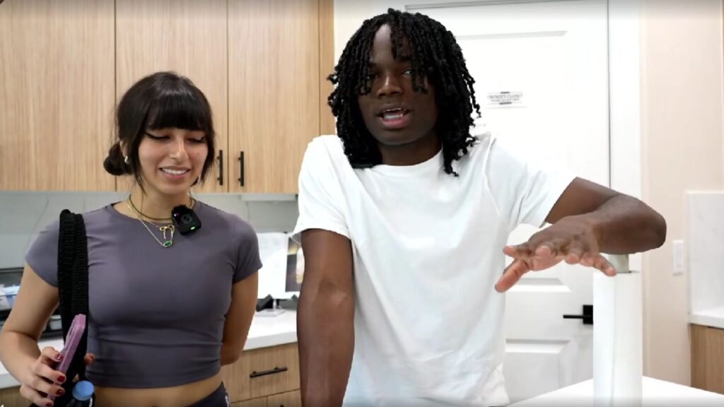 Suki Mellow recalls punching her stomach during a pregnancy scare (Image via Twitch/@sukiimellow)
