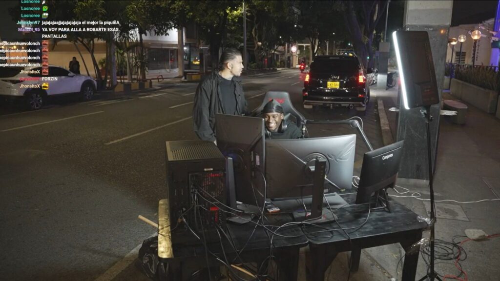 The Colombian streamer had reliable security guards (Image via Kick/Lapiquina)