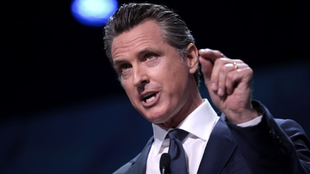 Gavin Newsom calls Donald Trump's remarks "dangerous" (Image via Wikimedia Commons/Gage Skidmore)