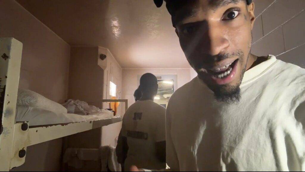 The streamer claims he has to spend 30 more days behind bars (Image via Kick/Gunsmxkee)