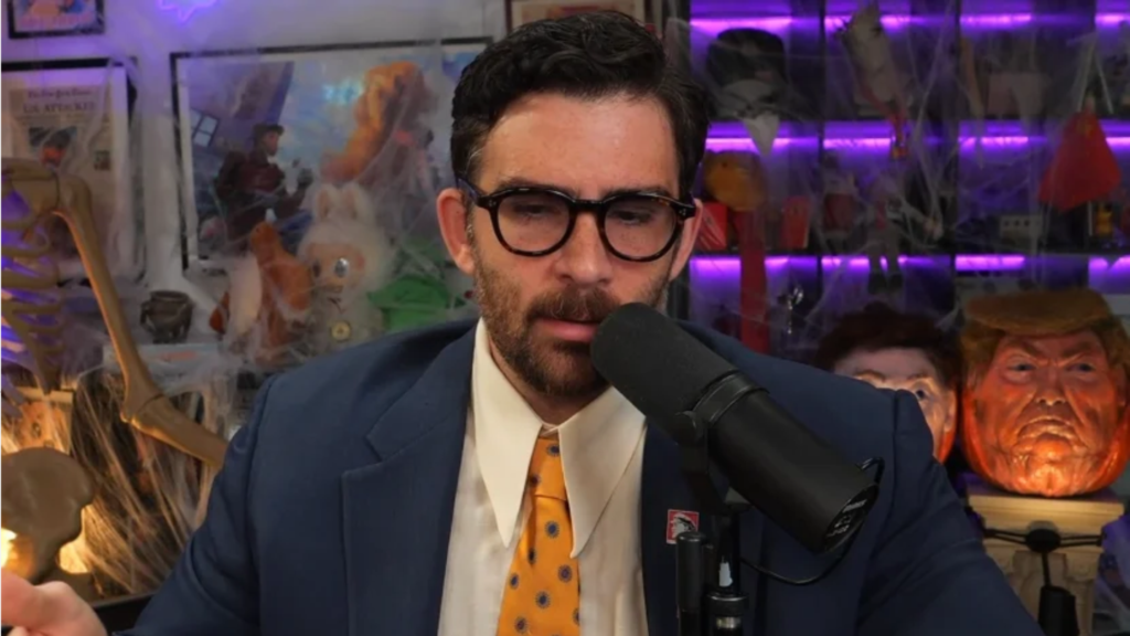 Hasan Piker joked about getting on performance-enhancing drugs as he discussed aging and taking longer to recover (Image via HasanAbi/ Twitch)