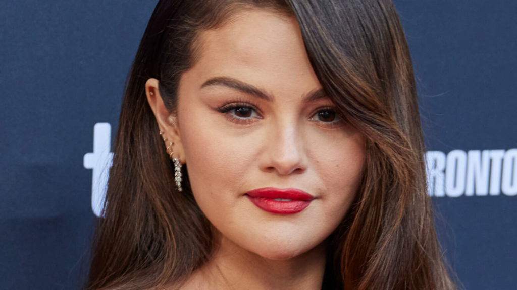 Three-time Grammy nominated artist Selena Gomez recently opened up about vaping affected her voice (Image via Wikimedia Commons/Frank Sun)