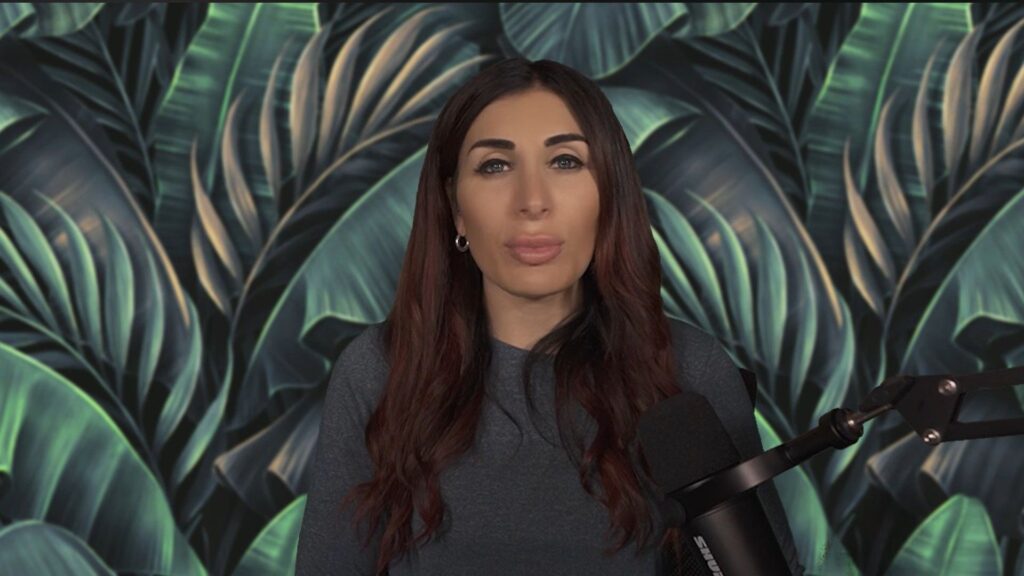 The political activist shares the differences between Russia and Ukraine (Image via YouTube/Laura Loomer)