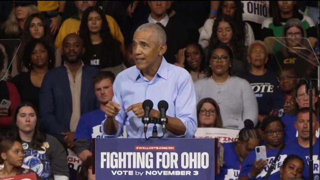 The crowd were laughing at Obama's jokes regarding Pete Hegseth (Image via YouTube/WFMJ)
