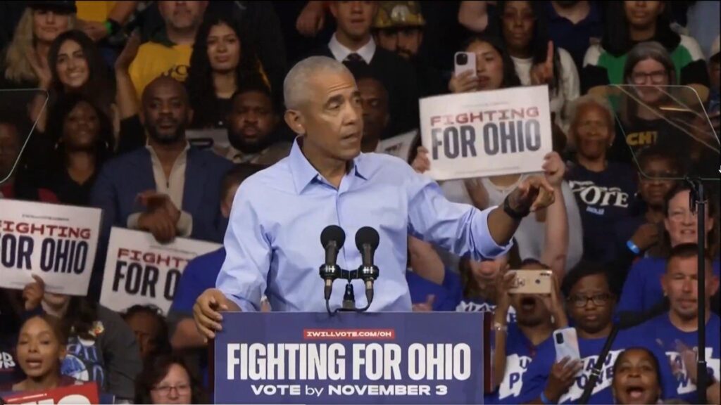 Barack Obama at the stage (Image via YouTube/@WFMJ)